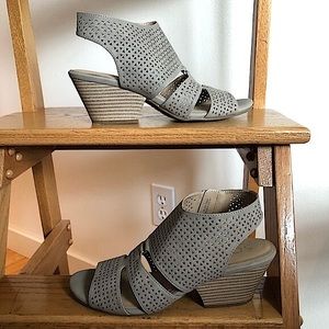 Naturalizer Soul Sandals Taupe 8.5 M VGC Peek Toe Laser Cut Mushroom